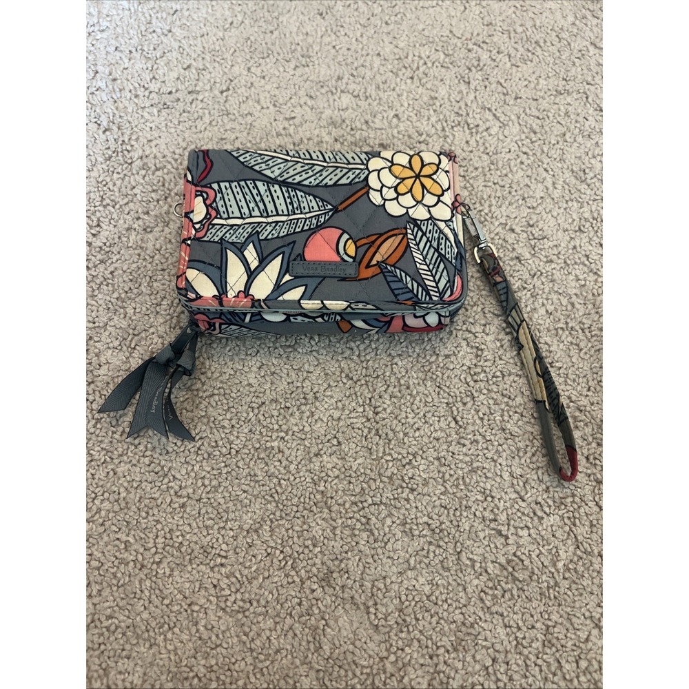 Vera Bradley Tropical Evening‎ Wristlet Wallet Gray Quilted Floral 7x4
